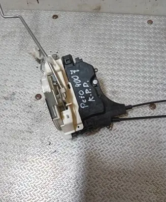 Peugeot 4007 Front door lock