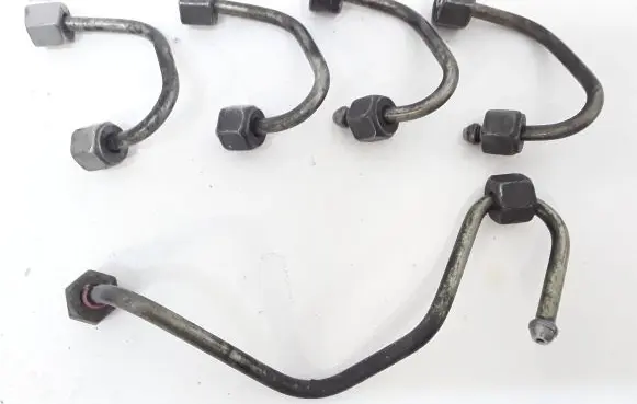 Nissan Primera Fuel injector supply line/pipe 