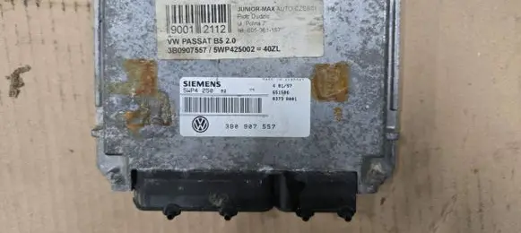 Volkswagen PASSAT B5.5 Engine control unit/module 5WP425002 3B0907557