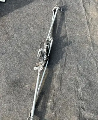 Chevrolet Volt I Front wiper linkage and motor 1137328582 1119747571 1397220623
