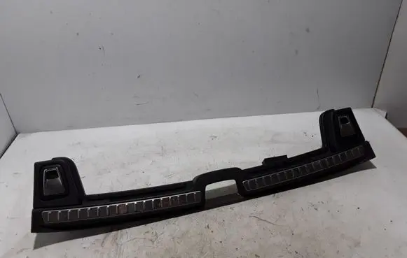 Trunk/boot sill cover protection
