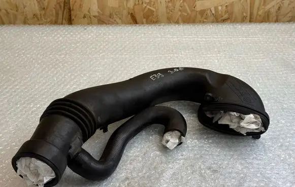 BMW 5 E39 Turbo air intake inlet pipe/hose 2248154 13712248154