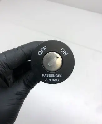 Hyundai i30 Passenger airbag on/off switch 