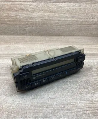 Volkswagen PASSAT B5 Climate control unit 1J1907044 5HB007617