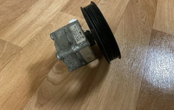 Volvo V70 Power steering pump 7613955141 8683377