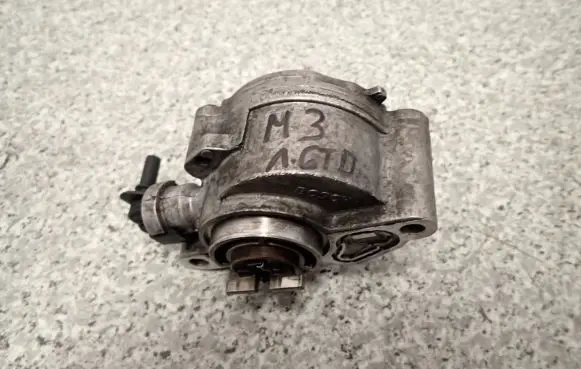 Mazda 3 II Vacuum pump