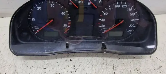 Volkswagen PASSAT B5 Speedometer (instrument cluster) 3B0919881N