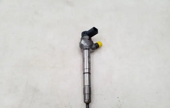 Volkswagen Touran III Fuel injector 04L130277AC