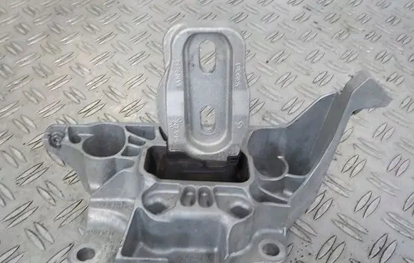Peugeot 2008 II Gearbox mounting bracket 9824312980