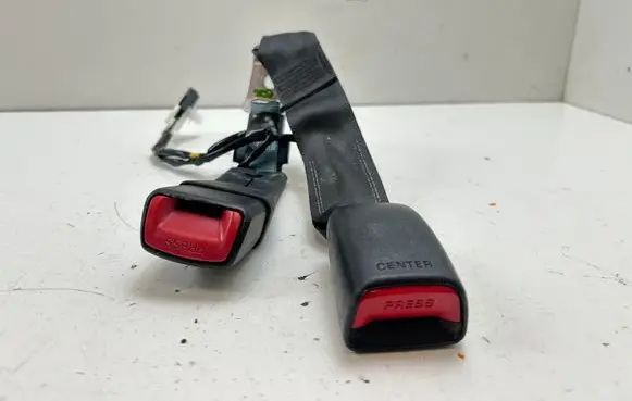 Lexus CT 200H Middle seatbelt buckle (rear) E063002
