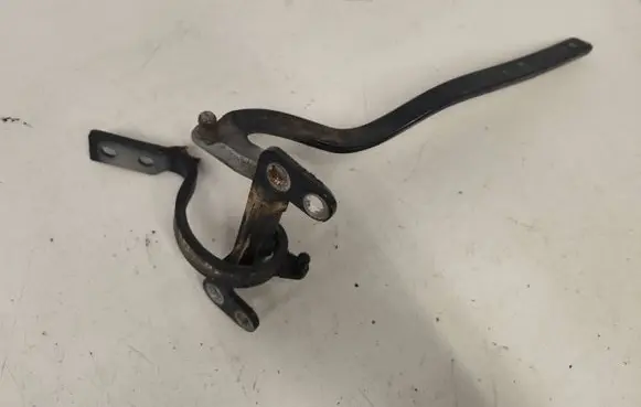 Volkswagen Touareg I Loading door upper hinge 7L88275026