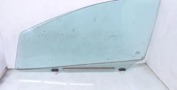 Toyota Avensis T270 Front door window glass four-door 
