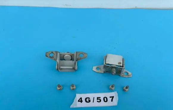 Mazda 3 II Engine bonnet/hood hinges BBN7