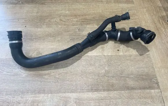 Land Rover Range Rover Sport L494 Engine coolant pipe/hose JPLA8286CC