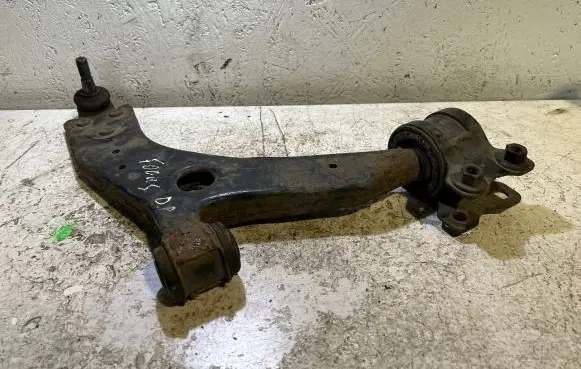 Ford Focus Front lower control arm/wishbone