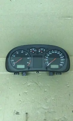 Volkswagen Golf IV Speedometer (instrument cluster) 1J0919880B