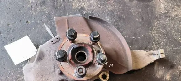 Front wheel hub