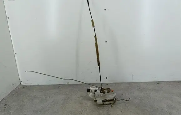 Mitsubishi Outlander Front door lock 