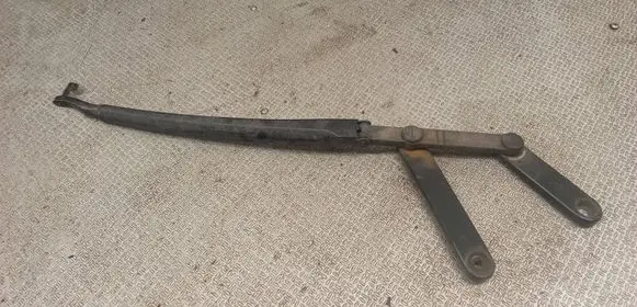 Volkswagen Touareg I Front wiper blade arm 