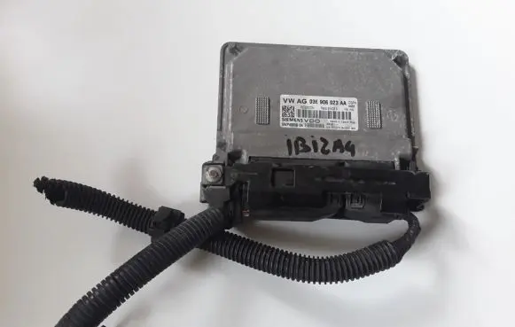 Seat Ibiza IV (6J,6P) Engine control unit/module 03E906023AA