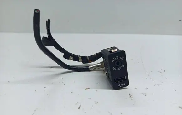 BMW 5 F10 F11 USB socket connector 9237654
