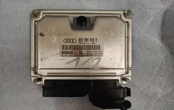 Audi A6 S6 C6 4F Engine control unit/module 8E0909559H 039S00521 0261207839