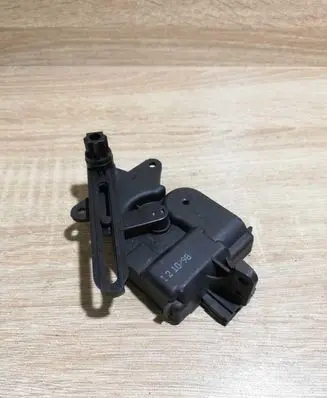 Volkswagen PASSAT B5.5 Air flap motor/actuator 1J0907511