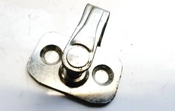 Opel Antara Front door lock loop/hook striker 20951578