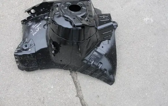 Opel Astra J AdBlue liquid reservoir 