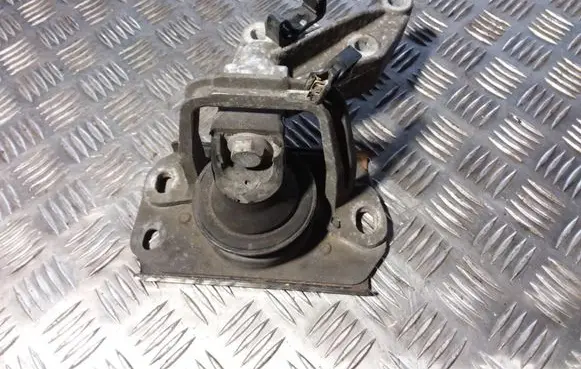 Opel Vivaro Engine mount bracket 93853921