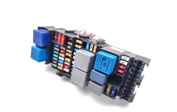 Opel Vivaro Fuse module 252301716R V23134-B52-X520