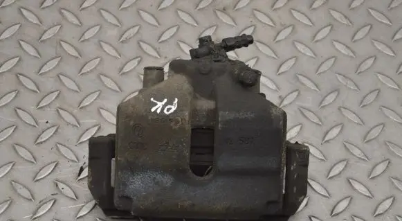 Volkswagen Jetta VI Front brake caliper