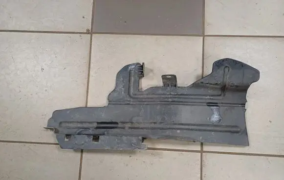 Toyota Corolla Verso AR10 Radiator trim 532860F010