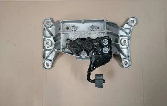 Mazda CX-60 Gearbox mounting bracket