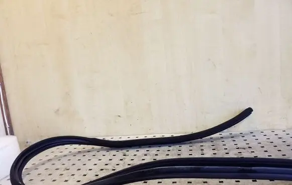 Mercedes-Benz CLS C219 Front door rubber seal