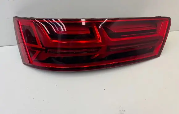 Audi Q7 4M Tailgate rear/tail lights 4M0945093M