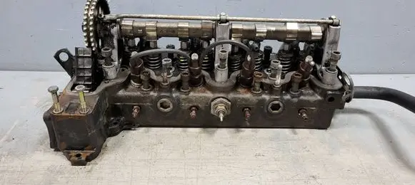 Mercedes-Benz 200 300 W123 Engine head 