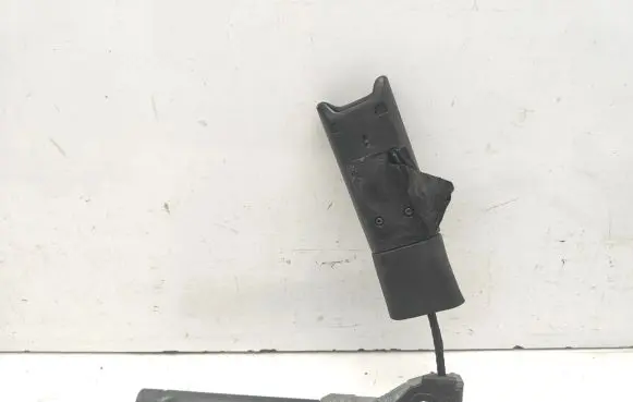 Front seatbelt buckle