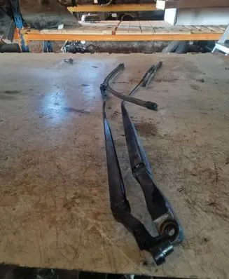 Buick Encore I Front wiper blade arm