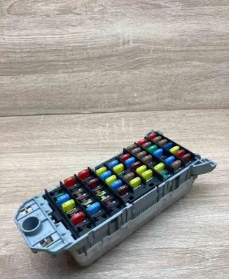 Opel Meriva A Fuse module 93363136 93332763