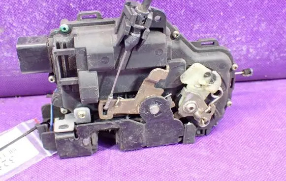 Skoda Octavia Mk1 (1U) Front door lock 