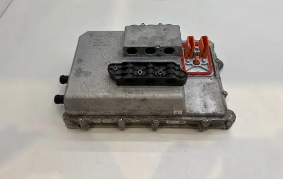 Polestar 2 Voltage converter inverter 32335619