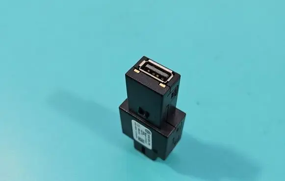 Volkswagen Tiguan USB socket connector 5U0035726 IMPRK1553216