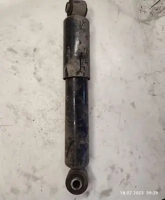 Nissan Pathfinder R51 Rear shock absorber/damper