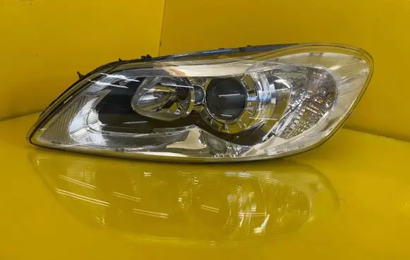 Volvo C30 Headlight/headlamp 31214799