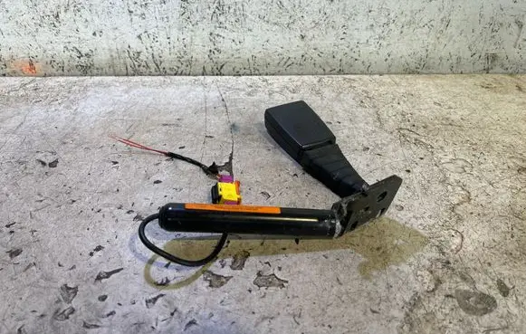 Opel Vectra C Front seatbelt buckle 24463288 A9032462567