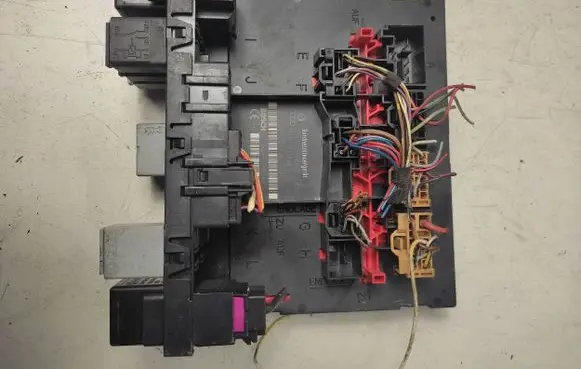 Volkswagen Tiguan Comfort/convenience module 3C8937049E F005V00745 H54S2602