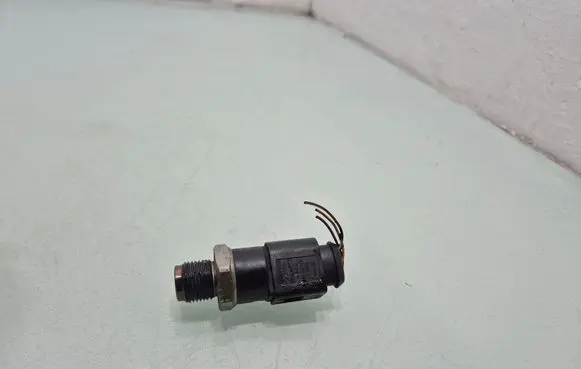 Audi A6 S6 C6 4F Fuel pressure sensor 0281002691