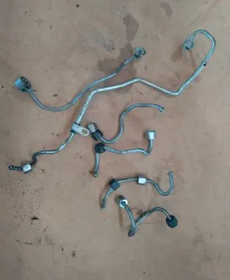 Mazda 6 Fuel injector supply line/pipe 