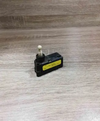 Headlight level adjustment motor